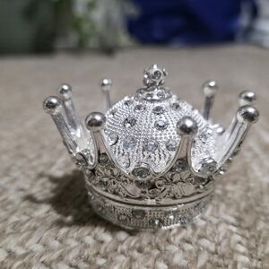 Elegant Silver Crown Ring